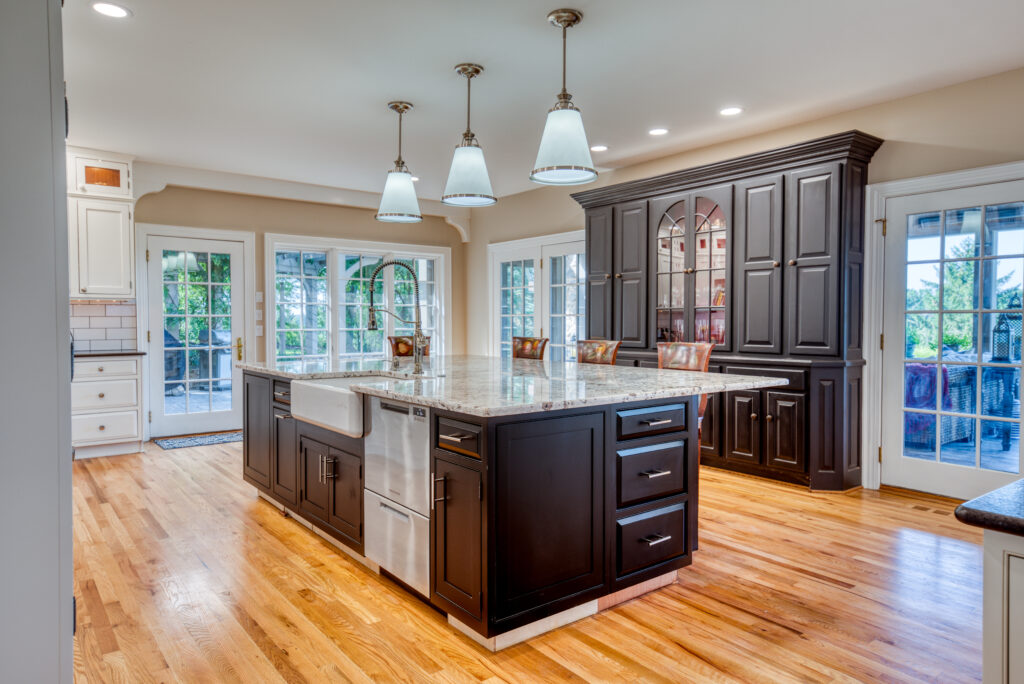large kitchen islands are a popular remodeling trend